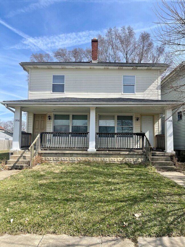 property at 1306-1308-1308 S Champion Ave