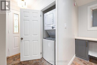 10 Holman Crescent in Aurora, ON - Building Photo - Building Photo