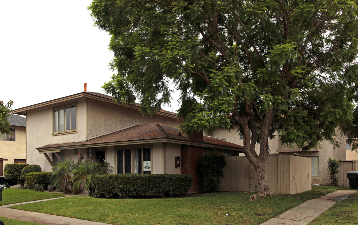 1231 S Sunburst Way in Anaheim, CA - Building Photo