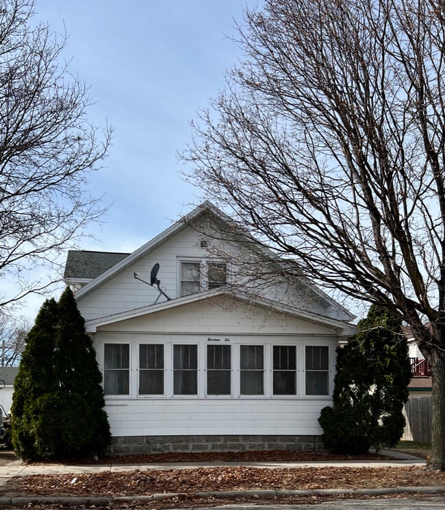 1410 10th St S in La crosse, WI - Foto de edificio - Building Photo