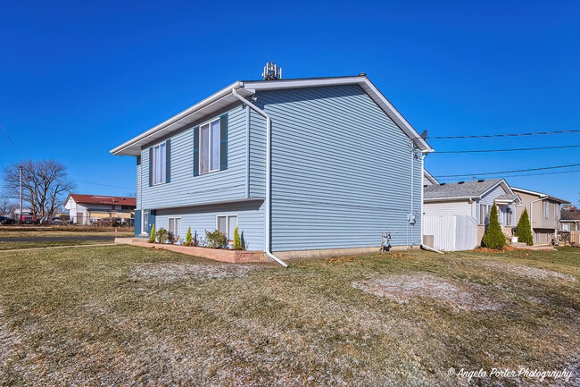 1802-1811 11th St in Waukegan, IL - Building Photo - Building Photo