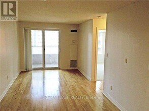 270-270 Wellington St W in Toronto, ON - Building Photo - Building Photo