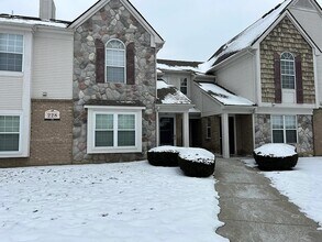 228 Brookwood Dr, Unit #8 in South Lyon, MI - Building Photo - Building Photo