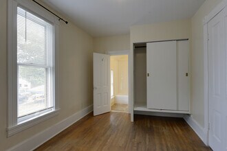 2517 Monroe St NE, Unit 2 in Minneapolis, MN - Building Photo - Building Photo