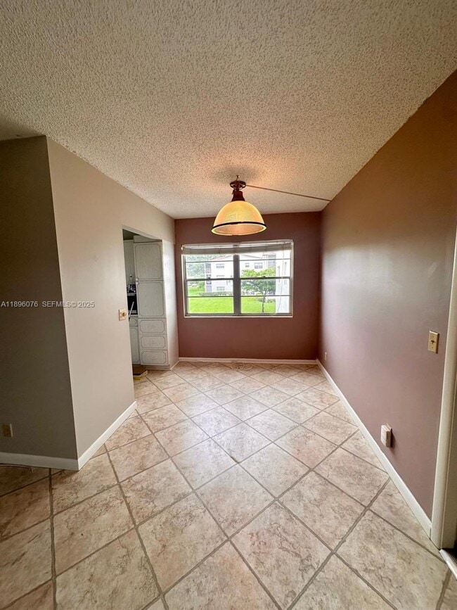 402 Fanshaw J in Boca Raton, FL - Foto de edificio - Building Photo