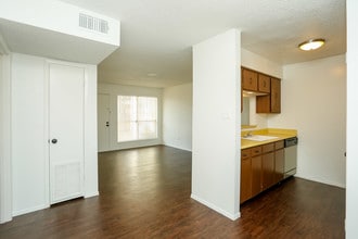 Inverness Baytown in Baytown, TX - Building Photo - Interior Photo