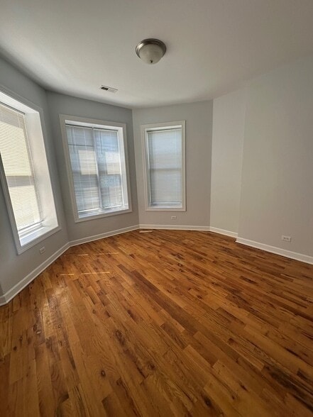 4240 W Gladys Ave, Unit 2 in Chicago, IL - Building Photo - Building Photo