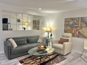 11850 Sunrise Valley Dr in Reston, VA - Building Photo - Building Photo