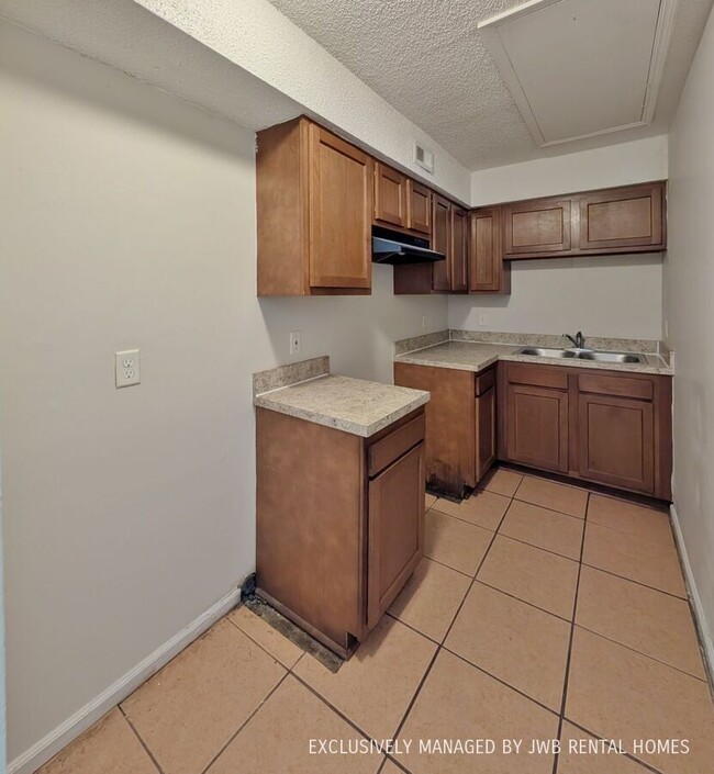 8113 San Jose Manor Dr E-Unit -2 in Jacksonville, FL - Building Photo - Building Photo