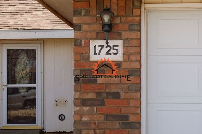 1725 Windsor Way in Clovis, NM - Building Photo - Building Photo