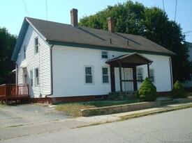 21 S B St in Norwich, CT - Building Photo