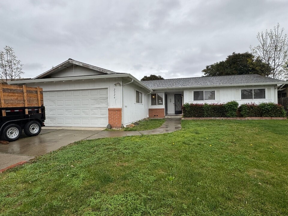 2326 Dario Cir in Stockton, CA - Building Photo