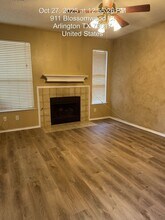 911 Blossomwood Ct in Arlington, TX - Building Photo - Building Photo