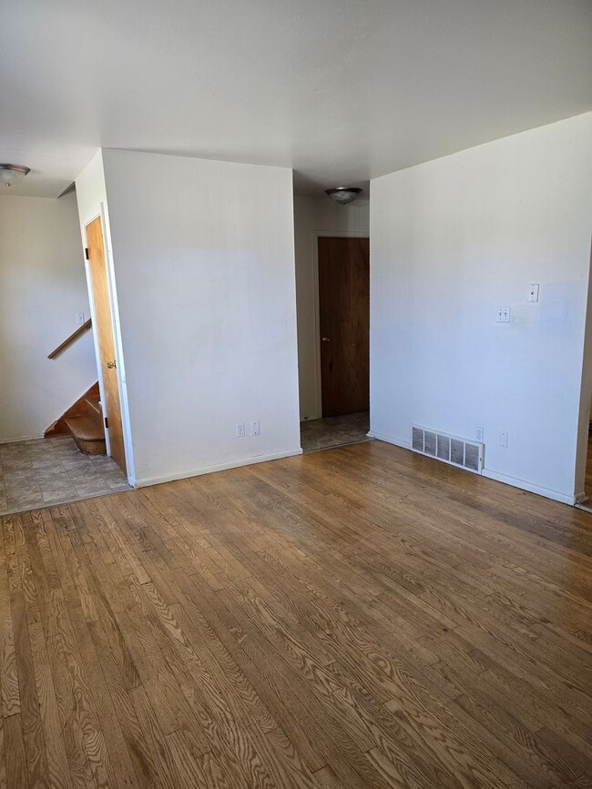 West View Townhomes in Milwaukee, WI - Building Photo - Building Photo