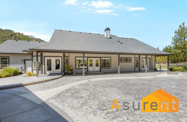 3465 Galls Creek Rd in Gold Hill, OR - Building Photo - Building Photo