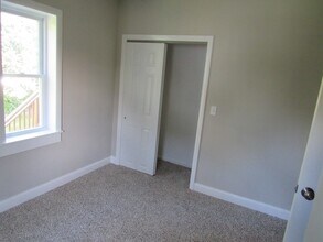 19 Chapman St in Dracut, MA - Foto de edificio - Building Photo