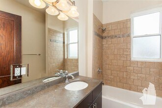 1438 W Addison St in Chicago, IL - Building Photo - Building Photo