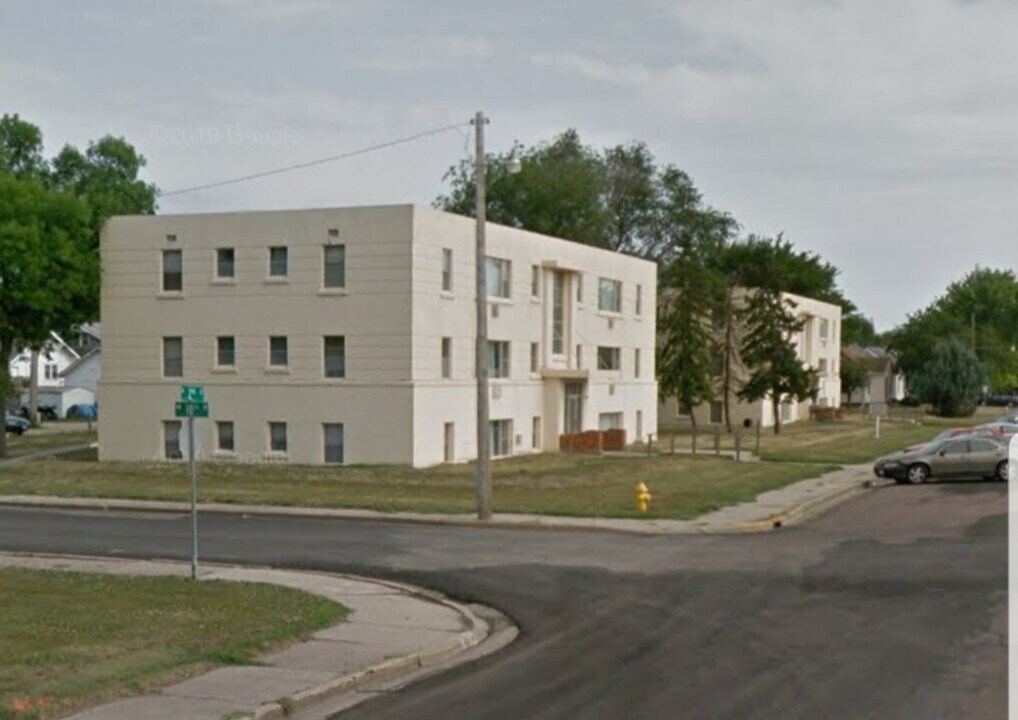 1020 N 2nd St in Aberdeen, SD - Building Photo