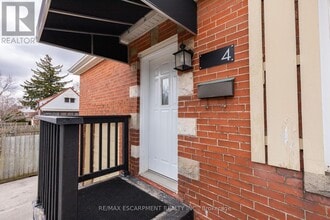 4 Sunning Hill Ave in Hamilton, ON - Building Photo - Building Photo