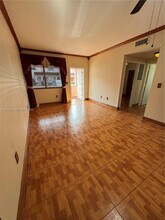 8013 Lake Dr in Doral, FL - Building Photo - Building Photo