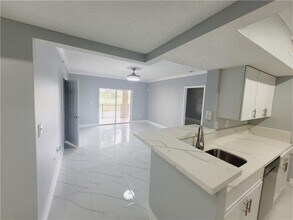 201 SW 116th Ave, Unit 204 in Pembroke Pines, FL - Building Photo - Building Photo