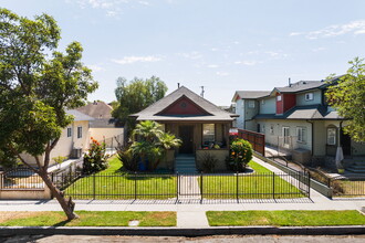 1052 E 5th St in Long Beach, CA - Building Photo - Building Photo