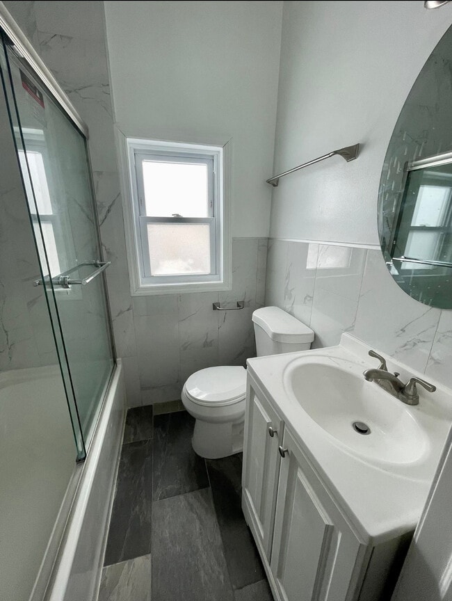 345 Kaplan Ave, Unit Second Floor Unit in Hackensack, NJ - Building Photo - Building Photo