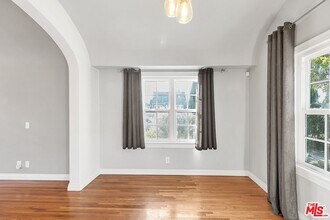 2630 S Bedford St in Los Angeles, CA - Building Photo - Building Photo