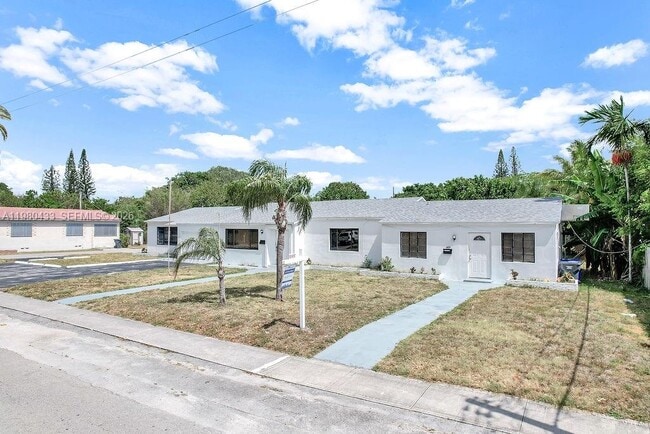 2415 Pierce St in Hollywood, FL - Building Photo - Building Photo