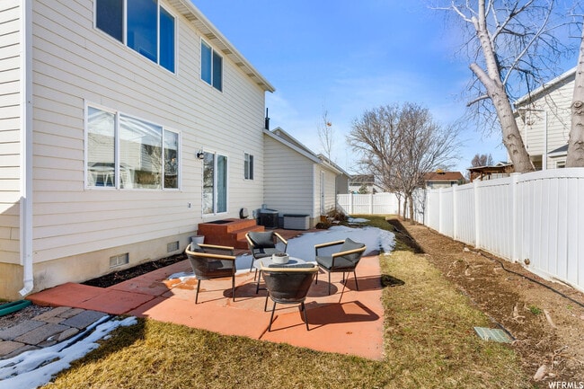 1058 Aberdeen Cir in Farmington, UT - Building Photo - Building Photo