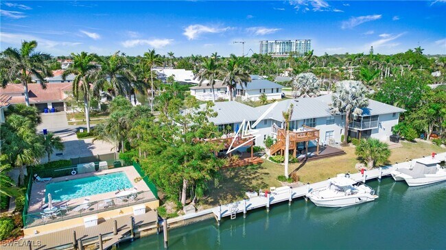 1560 Blue Point Ave in Naples, FL - Building Photo - Building Photo