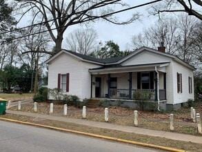 380 Bloomfield St in Athens, GA - Building Photo - Building Photo
