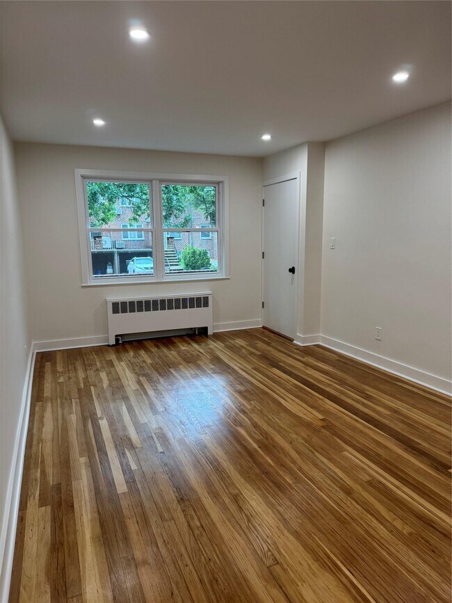 61-21 185th St in Queens, NY - Building Photo - Building Photo