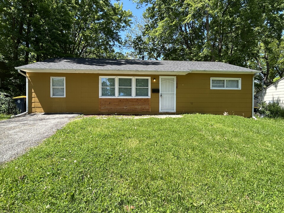 11218 Eastern Ave in Kansas City, MO - Building Photo