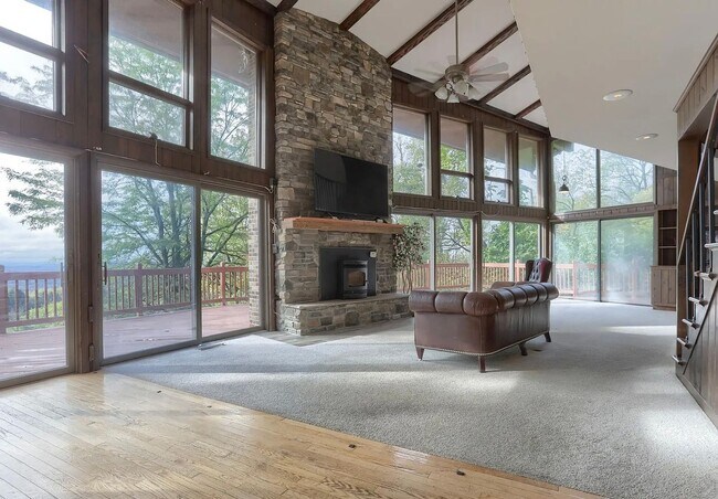 5 Club Rd in Wernersville, PA - Building Photo - Building Photo