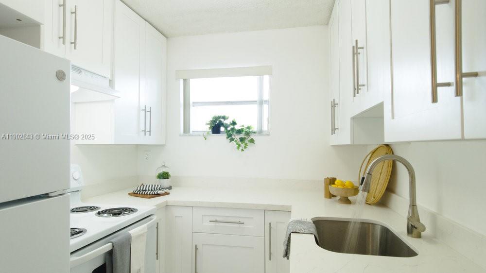 2496 SW 17th Ave in Miami, FL - Building Photo