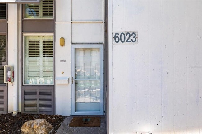 6023 W Peppertree Way in Sarasota, FL - Building Photo - Building Photo