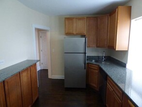 3217 N Linder Ave, Unit 1N in Chicago, IL - Building Photo - Building Photo