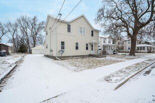 417 Caroline St in Neenah, WI - Building Photo