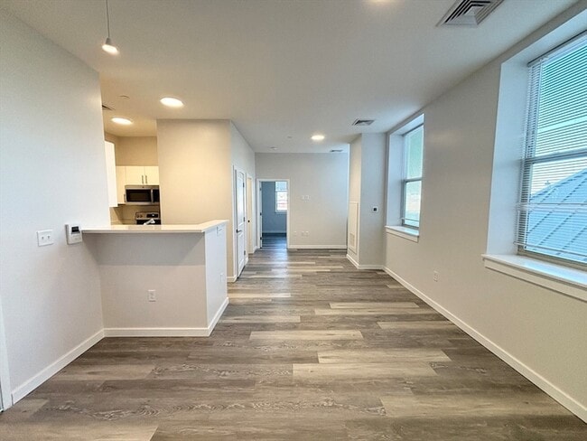 30 Beacham St, Unit 108 in Everett, MA - Building Photo - Building Photo