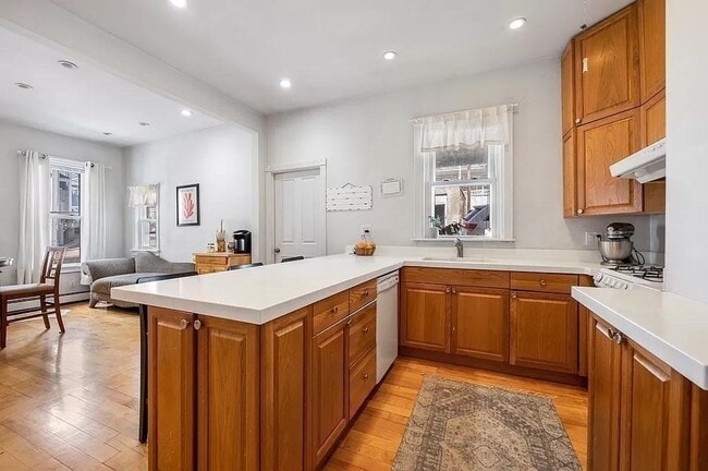 property at 866 E 5th St