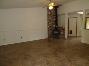 1499 Spaniel Ct in Redding, CA - Building Photo - Building Photo