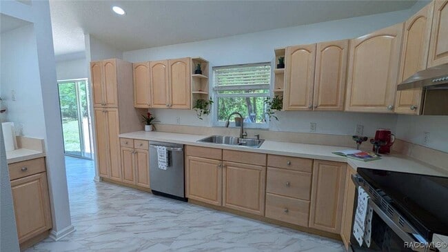 property at 9 Coconut Ct