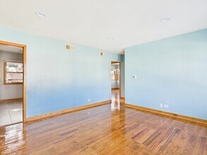 755 Dulles Rd in Des Plaines, IL - Building Photo - Building Photo