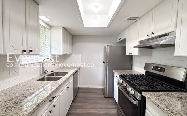 12318 Astoria Blvd in Houston, TX - Building Photo - Building Photo