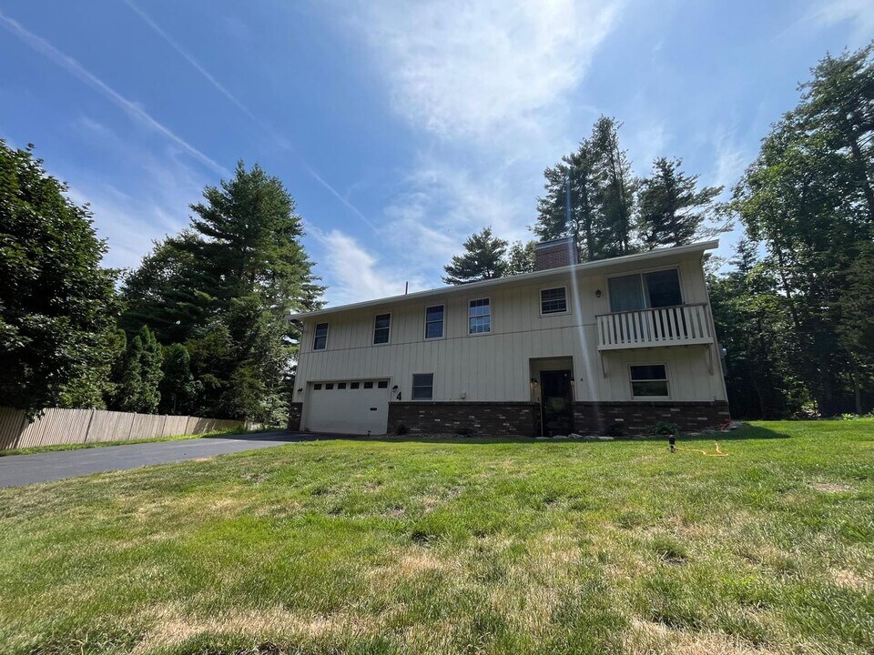 4 Nixon Park in Portsmouth, NH - Building Photo