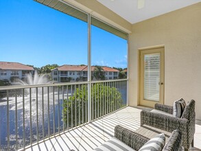 1051 Egrets Walk Cir in Naples, FL - Foto de edificio - Building Photo