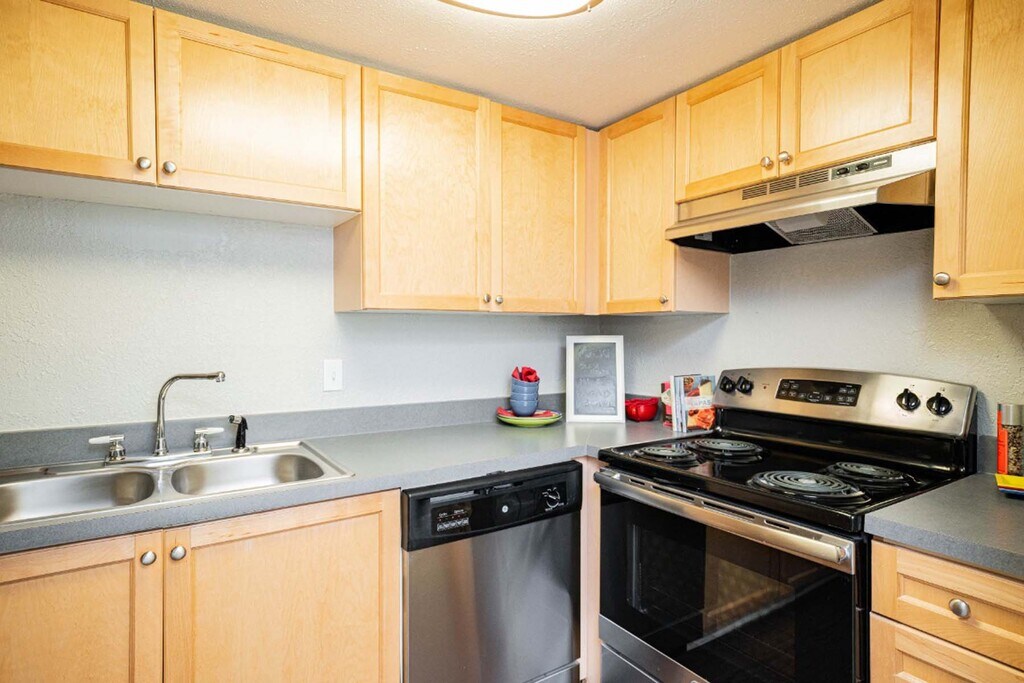 The Courtyards of Chanticleer Apartments in Virginia Beach, VA