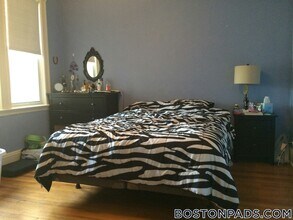 1638 Commonwealth Ave, Unit 10 in Boston, MA - Foto de edificio - Building Photo