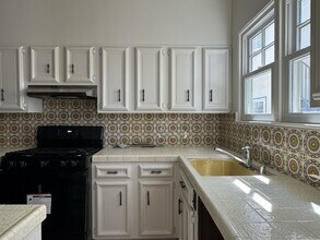 10966 Strathmore Dr, Unit 1 in Los Angeles, CA - Building Photo - Building Photo